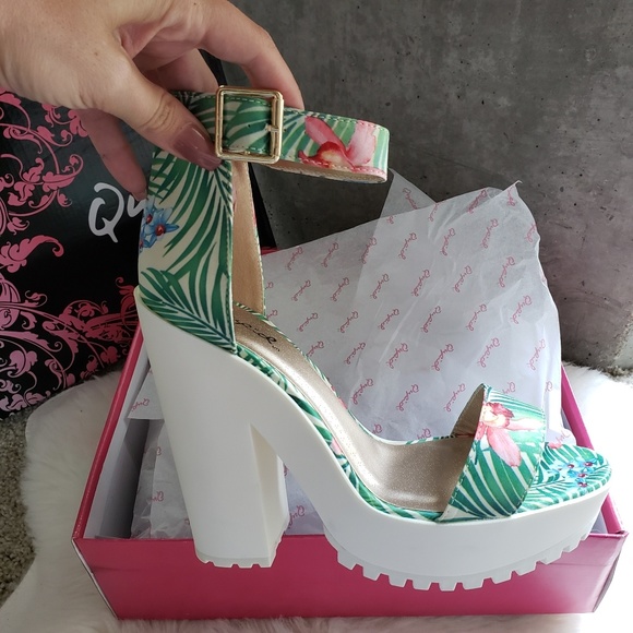 Palm Tree Hibiscus Flower Platform Heeled Sandals - Picture 2 of 5